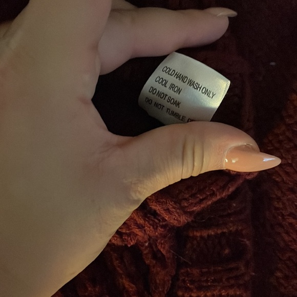 Burgundy Knitted Sweater - Picture 3 of 4